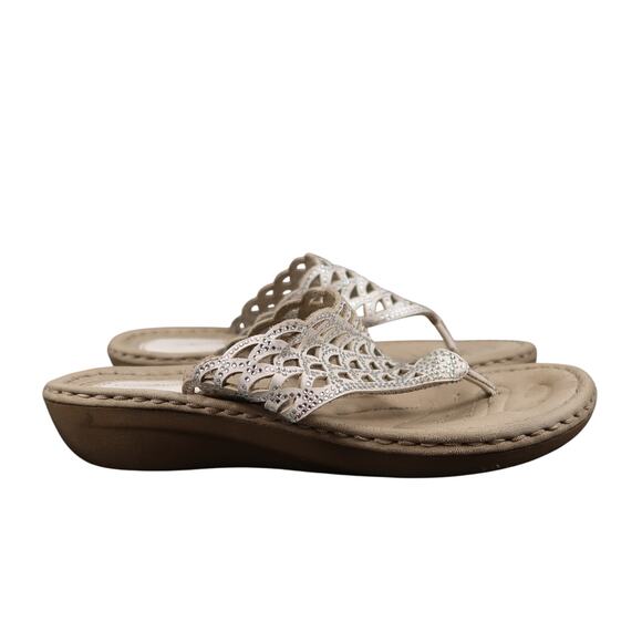 Croft & Barrow Shoes Womens 8.5 Sandals Wedge Flip Flop Slip On Laser Cut White - Picture 1 of 10